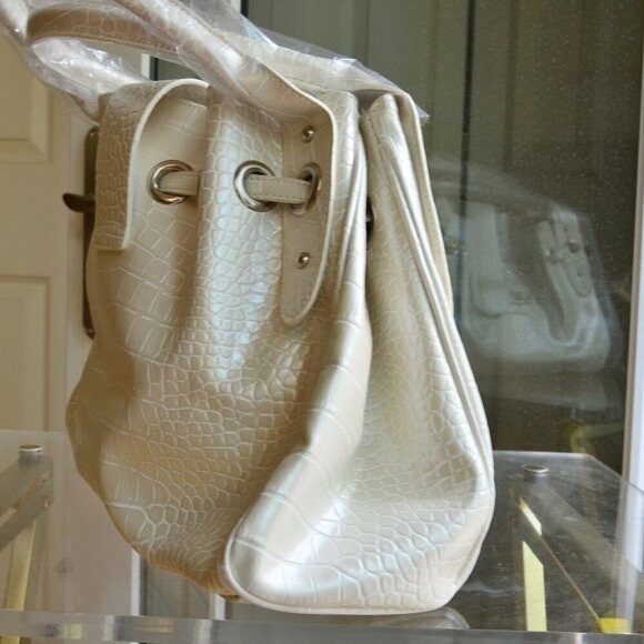 Laneige Faux Leather Shoulder Bag Cream - Picture 5 of 10